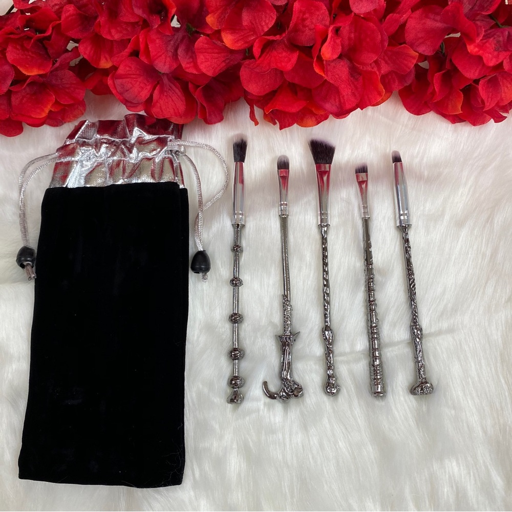 Harry Potter Wand 5 Piece Makeup Brush Set - Picture 4 of 13